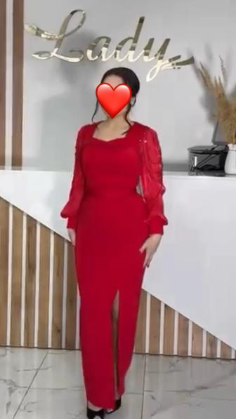 Красное вечернее платье