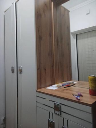 Продам прихожую почти новая