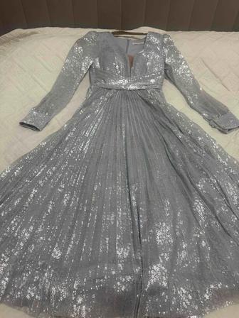 Вечернее платье.Одевала один раз.Состояние новое