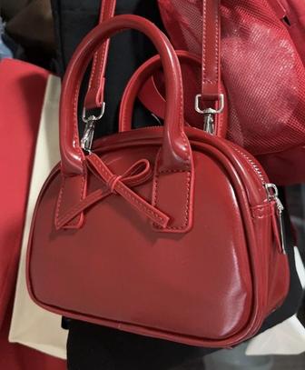 Сумка через плечо красная