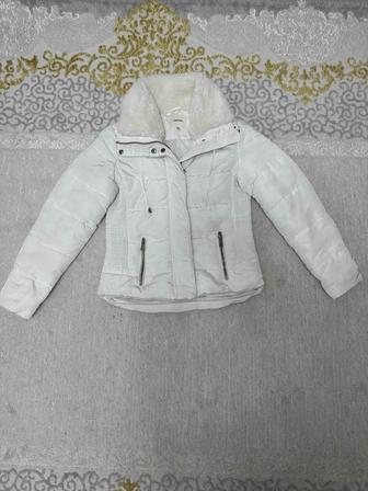 Продам куртку белую