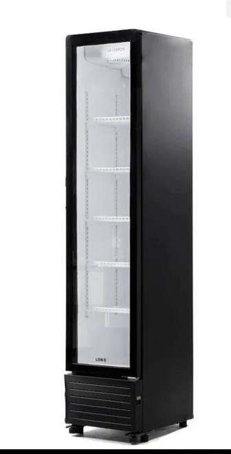 Холодильный шкаф со стеклянной дверью, почти новый