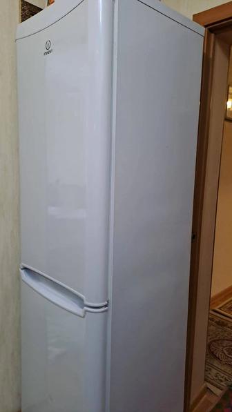 Холодильник Indesit