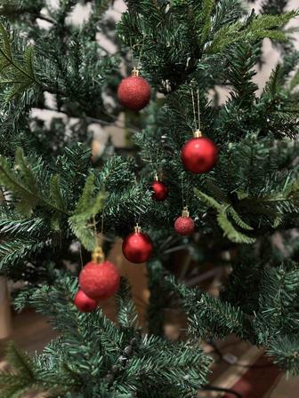 Продам елку, новая 2,4м