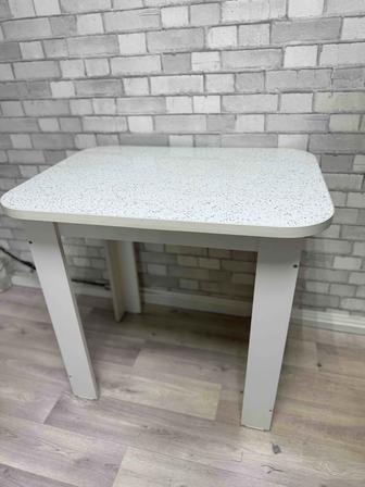 Стол кухонный