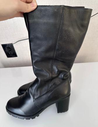 Продам зимние сапоги женские