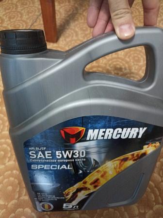 Моторное масло 5W30.