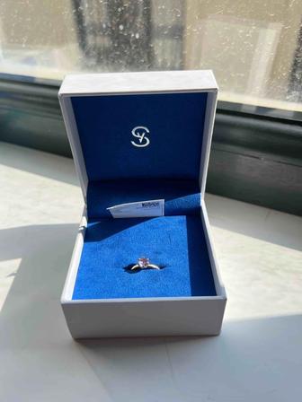 Продам новое золотое кольцо (камень танзанит)