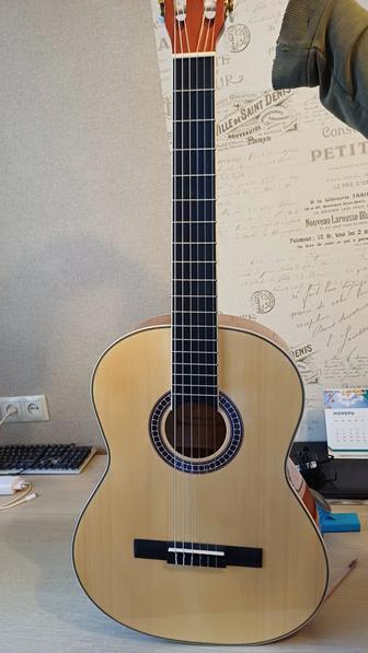 Гитара шестиструнная новая