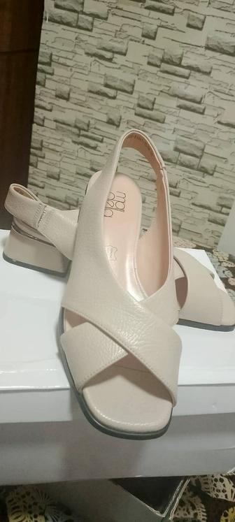 Босоножки новые