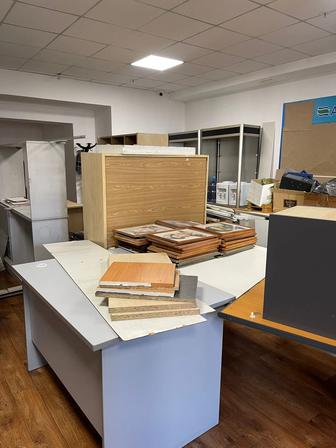 Продаем офисную мебель столы,стулья,шкафы итд