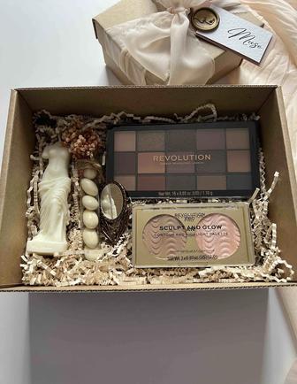 Подарочные боксы в греческом стиле