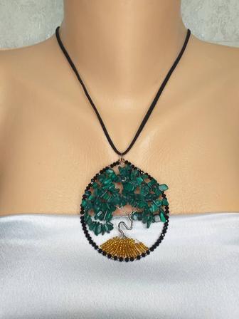 Кулон из малахита ручной работы.