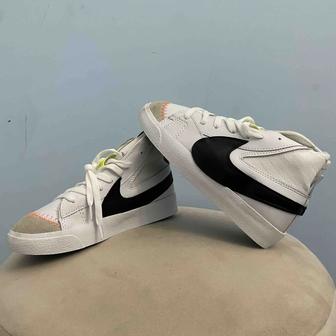 Детские кроссовки