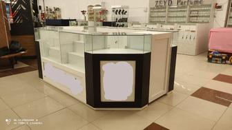 Продам торговые оборудования витрины стеллажи Б/У