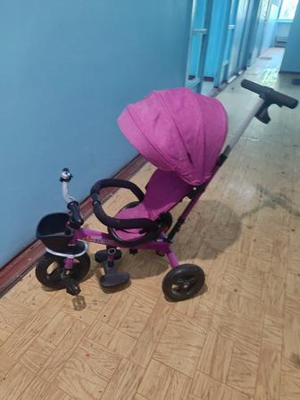 Трехколесный велосипед с родительской ручкой для девочки
