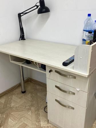 Стол маникюрный