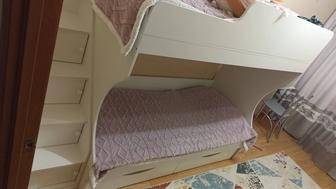 Продам детскую двухъярусную кровать