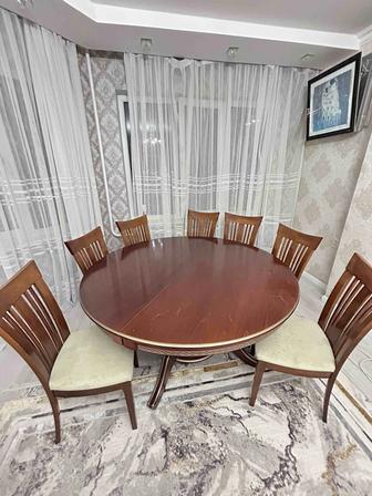 Деревянный стол (стулья бесплатно отдадим 7 шт)