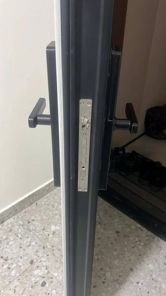 Установка щеколды,установка дополнительного замка,установить глазок на двер