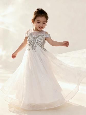 Продам белое платье на 5/6л