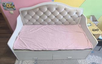 Продам детскую кровать 160х80 с матрасом