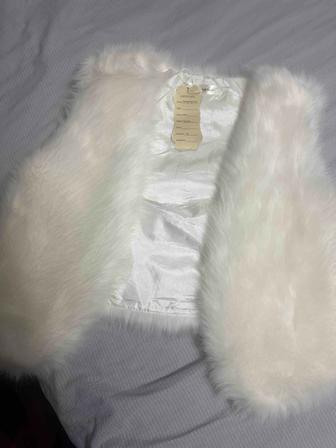 Белый жилет