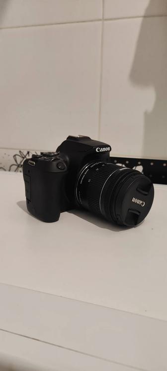 Canon EOS 250D с картой памяти на 256GB