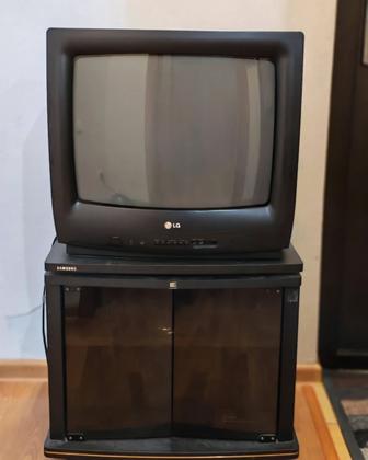 Телевизор с тумбой