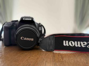 Фотокамера Canon EOS 600D с фирменной сумкой