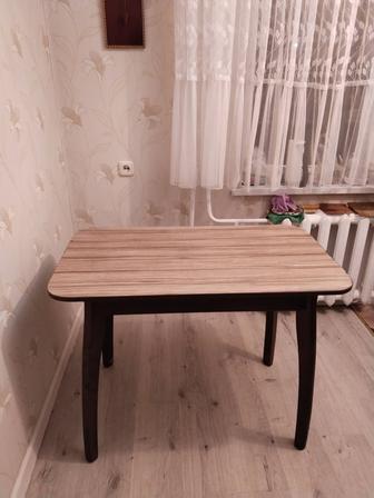 Стол кухонный