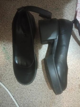 Продам туфли для девочки