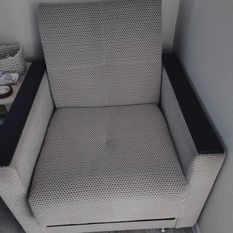 Продам кресло и к нему пуфик