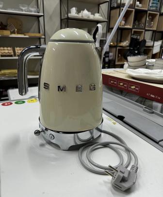 Электрочайник Smeg KLF04CREU бежевый