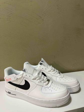 продам кроссовки nike air force 1 07 lv8 white