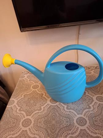 Продам лейка с рассеивателем 2,5 л