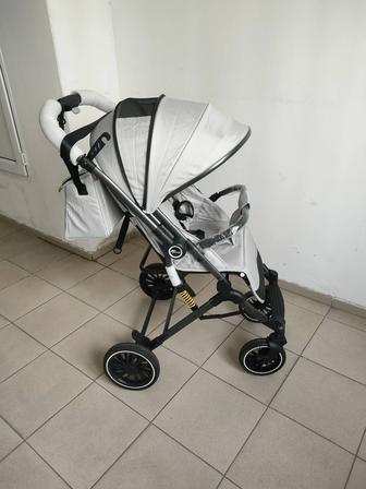 Продам прогулочная коляска легкая новая