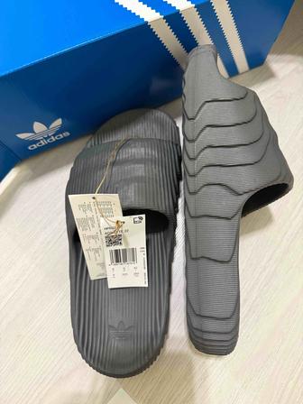 adidas
фактурные шлепанцы Adilette 22