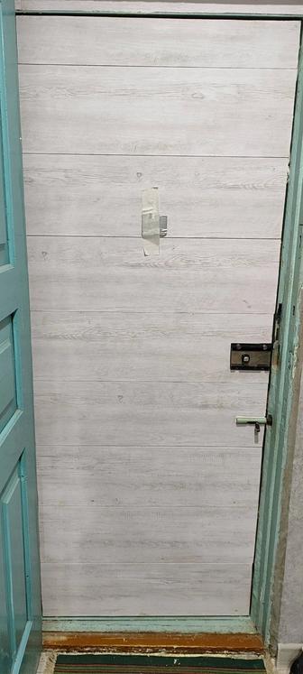 Продам металлическую дверь