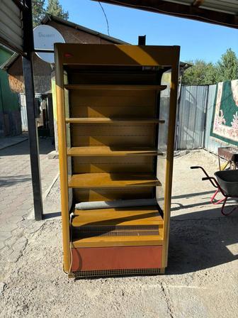 Продам витринный холодильник Veneto