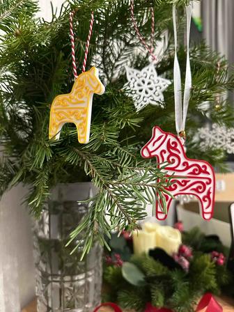 Елочные игрушки с национальным орнаментом