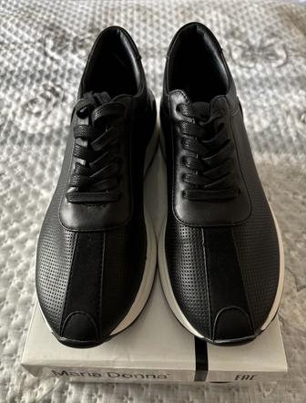 Продаю кроссовки осень весна