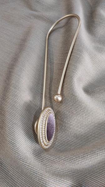 Зажим- магнит для тюля или штор.