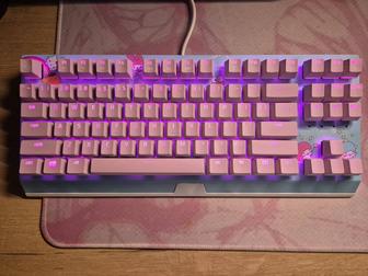 Продаю механическую розовую клавиатуру Razer Hello Kitty Edition
