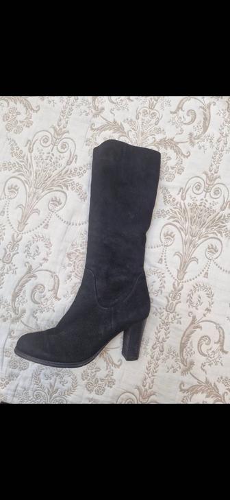 Продам замшевые сапоги женские