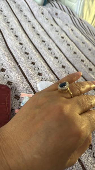 Кольцо с бриллиантом и сапфиром