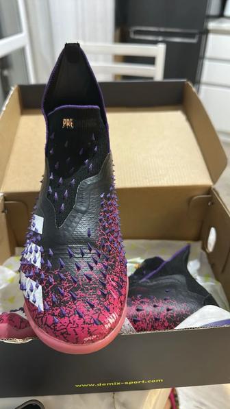 Футбольные бутсы Adidas predator freak