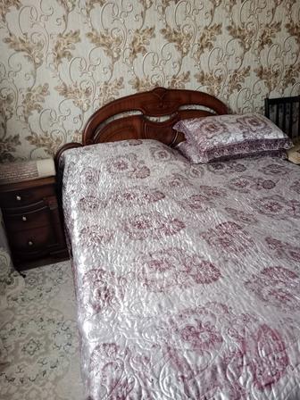 Продаю двухспальную кровать с 2мя тумбочками бу в хорошем состоянии