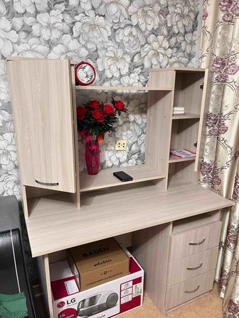 Продам стол компьютерный