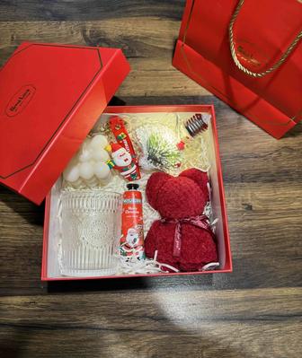 Новогодний подарочный бокс